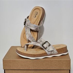 Clarks, womens, adorable floral print sandals. NIB-Size 7.5